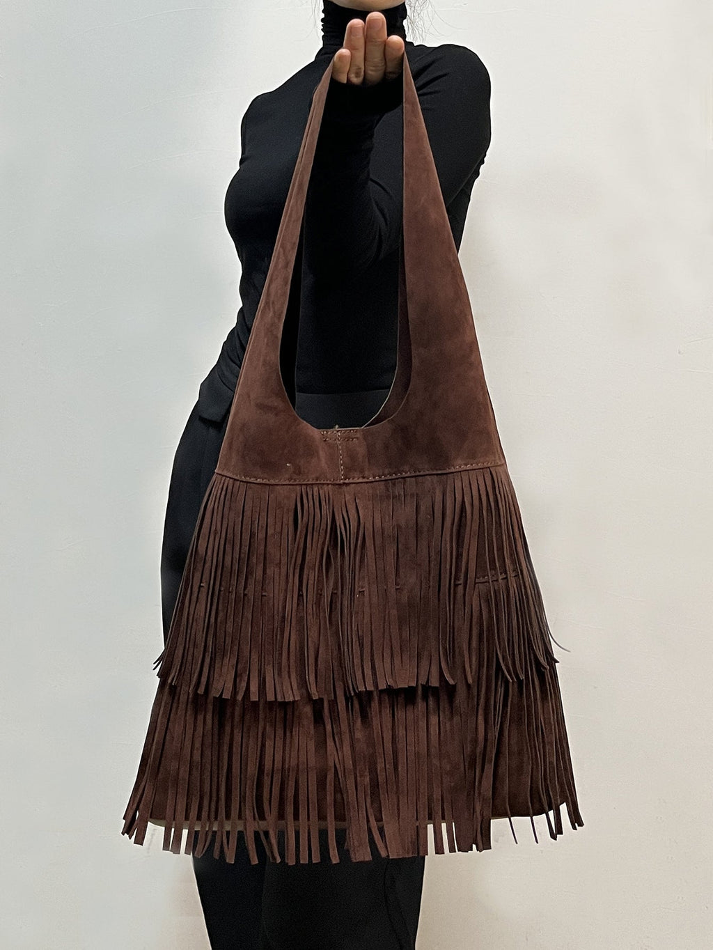 Borsa grande in suede color caffè con frange, versatile