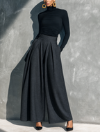 Set Casual Donna 2 Pezzi Top Nero in Maglia Stretch a Maniche Lunghe e Pantaloni Grigi Scuri a Gamba Larga MDZ2470G8LXY