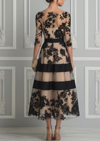 Abito Midi A Linea Elegante in Pizzo Nero