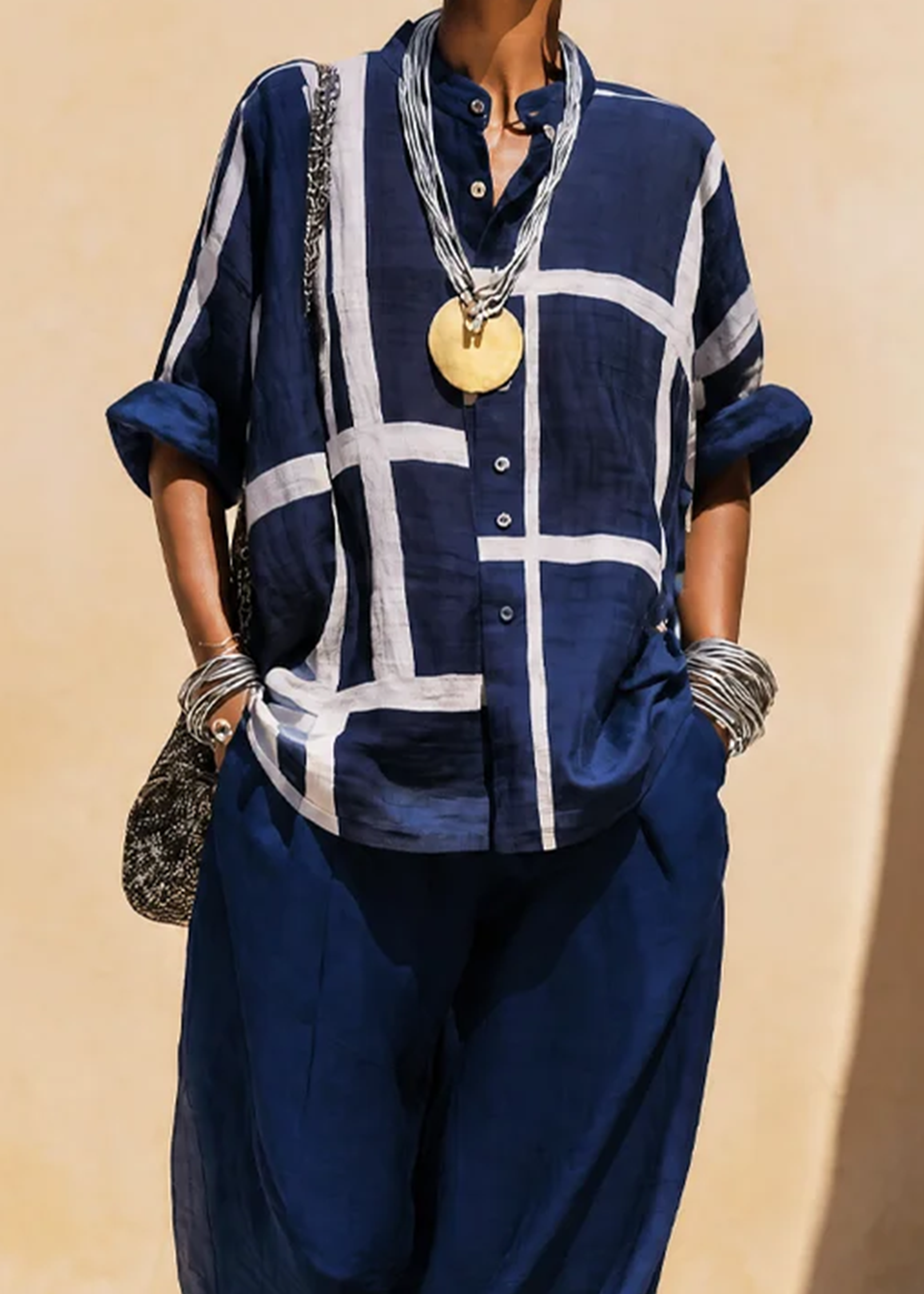 Completo di Camicia Larga Blu Navy e Pantaloni Casual