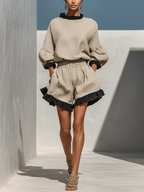 Blusa a maniche lunghe in misto lino beige con volant a contrasto e pantaloni corti a vita alta con orlo a volant - Set di due pezzi MDZ1018D0T