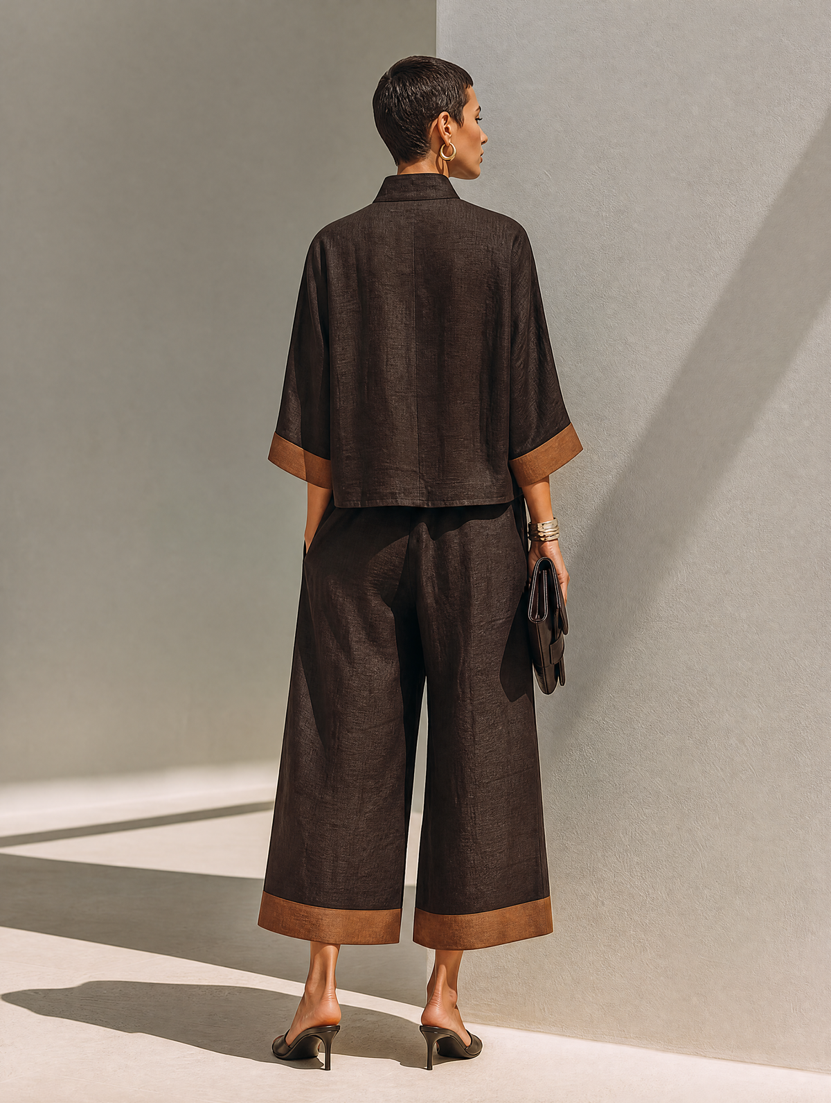 Set Top Corto e Pantaloni a Gamba Larga in Lino Marrone Scuro per Donna MDZ1459G3ZRK