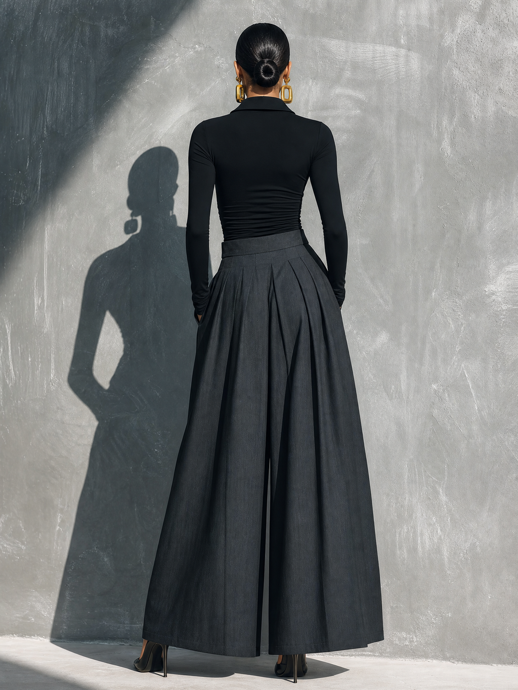 Set Casual Donna 2 Pezzi Top Nero in Maglia Stretch a Maniche Lunghe e Pantaloni Grigi Scuri a Gamba Larga MDZ2470G8LXY