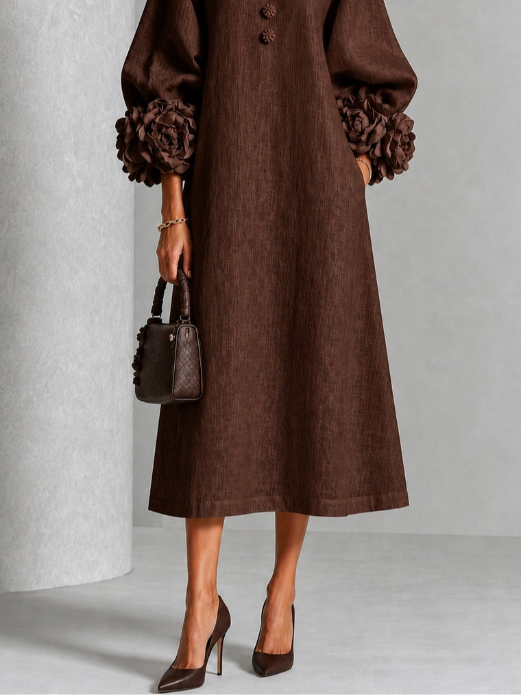 Abito midi in velluto marrone con bottoni, fantasia floreale e maniche decorative