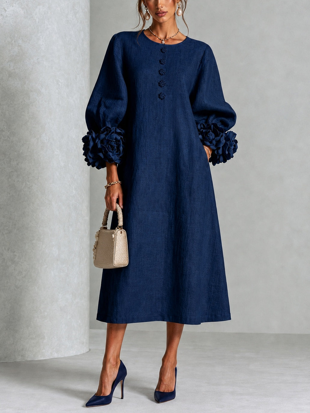 Abito midi button-down floreale blu navy con maniche floreali stravaganti