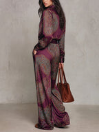 Lorella | Completo di Camicia a Maniche Lunghe in Raso con Stampa Paisley Borgogna-Viola e Pantaloni a Gamba Larga