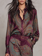 Lorella | Completo di Camicia a Maniche Lunghe in Raso con Stampa Paisley Borgogna-Viola e Pantaloni a Gamba Larga