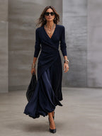 Abito Maxi Asimmetrico con Scollatura a V e Pannelli in Raso Blu Navy