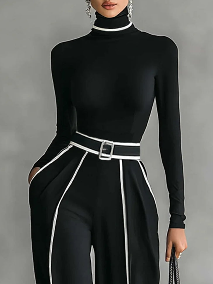 Completo di top a maniche lunghe a collo alto e pantaloni a gamba larga con cintura