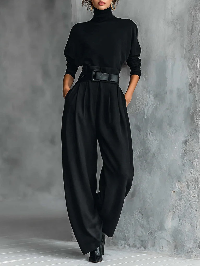 Set due pezzi con t-shirt a maniche lunghe e collo alto completamente nera e pantaloni a gamba dritta (cintura inclusa)
